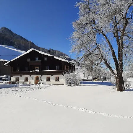 Huebgut Apartment *